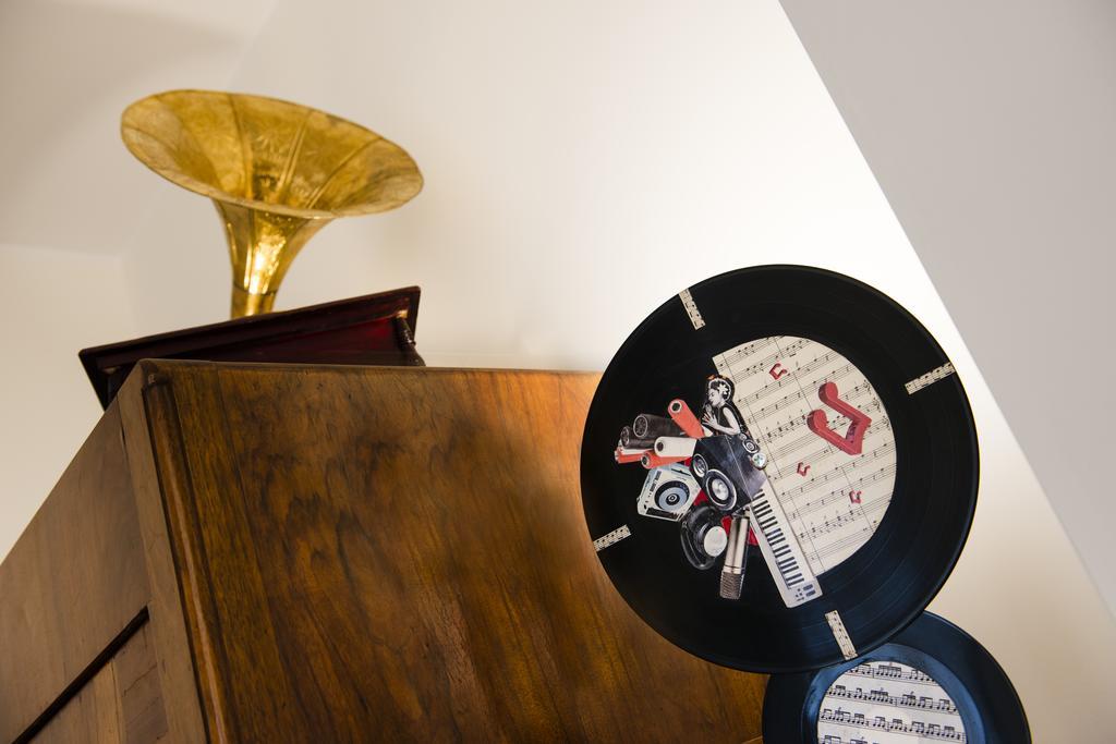 Grammy Suite Rome Room photo